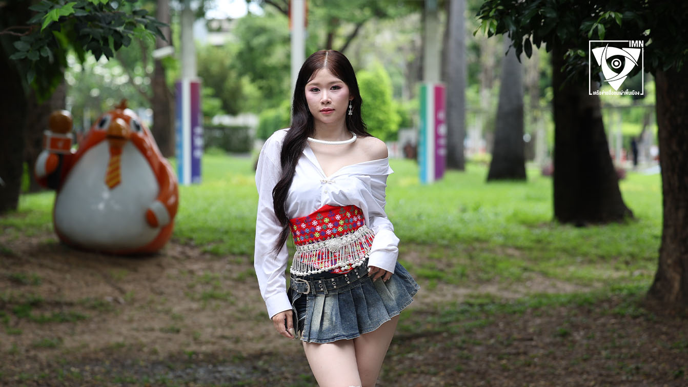 พระจันทร์ (พระจันทร์ การุณยรัตน์) ตัวแทนศิลปินฝึกหัดกับทาง Rise of Hmong Star